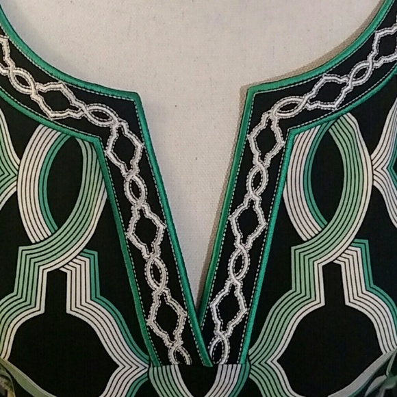 White House Black Market 3/4 Sleeve Black & Green Geometric Print Tunic Size S - Picture 4 of 7